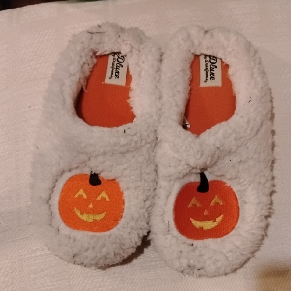 Dearfoams White and Orange Pumpkin Slippers